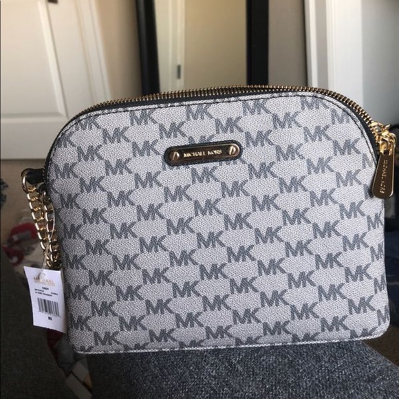 Michael Kors Handbags - Michael Kors Cindy LD Crossbody